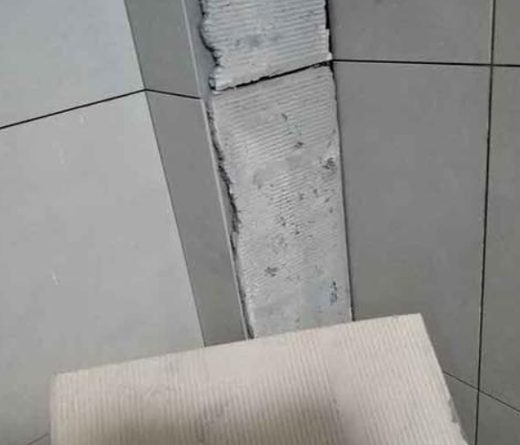中江瓷砖空鼓维修公司分享下厨房瓷砖脱落的补救措施。